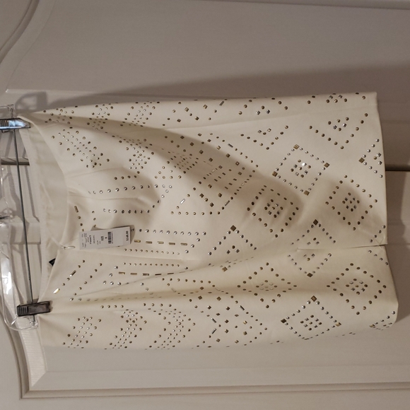 NWT Gorgeous White House Black Market Cream Pencil skirt Size 8 - Picture 4 of 4